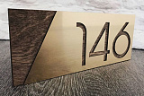 Декоративные номерки квартир латунные декорированные деревом